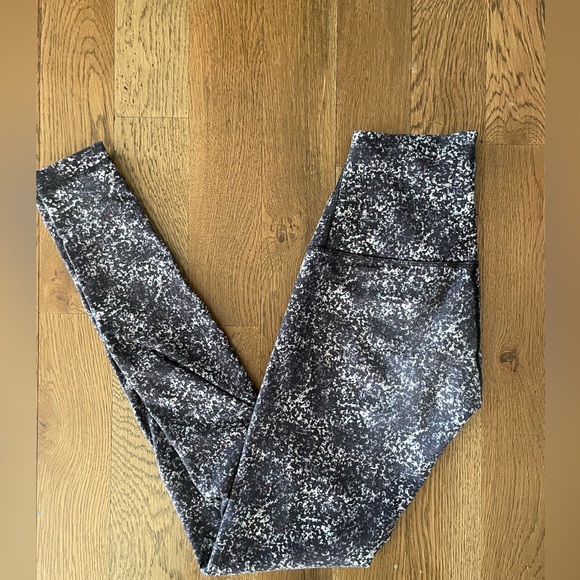 Navy patterned Lululemon leggings - Picture 3 of 7